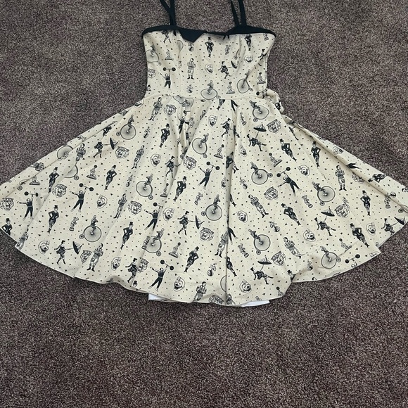 Rock Steady dress - Picture 2 of 7